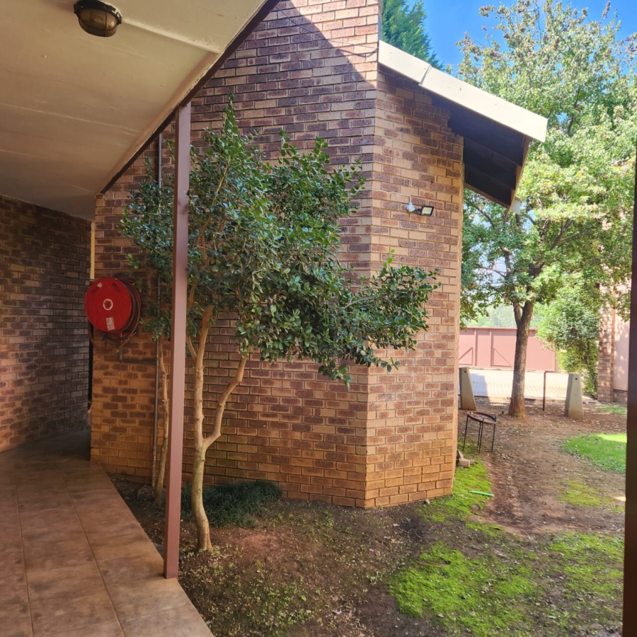 To Let 2 Bedroom Property for Rent in Dassie Rand North West